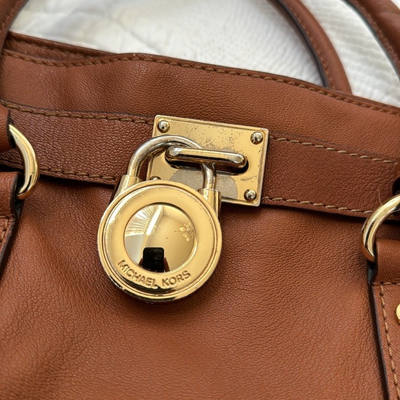 MICHAEL KORS Hamilton Saffiano Leather Handbag with GoldRock - Picture 2 of 11